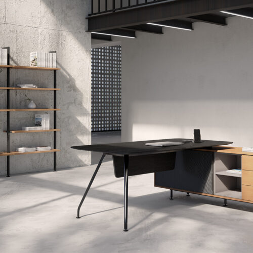 sala em concreto aparente com mesa de trabalho preta e com armário lateral e estante ao fundo, produtos marelli